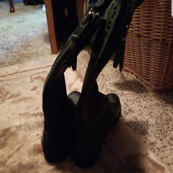 Boots - Picture 3 of 6